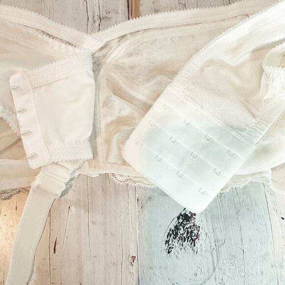 Amoena Rebecca Soft Bra White 0806 Size 44B Wireless Mastectomy Bra - Picture 5 of 10